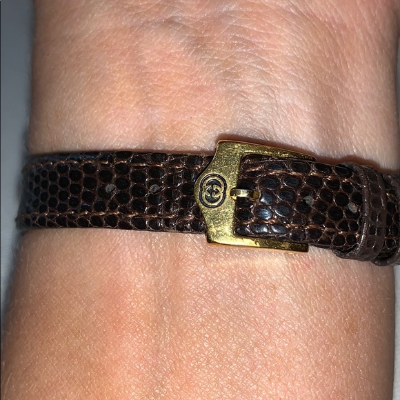 Authentic Gucci Ladies Gold Quartz Wristwatch - Picture 6 of 7